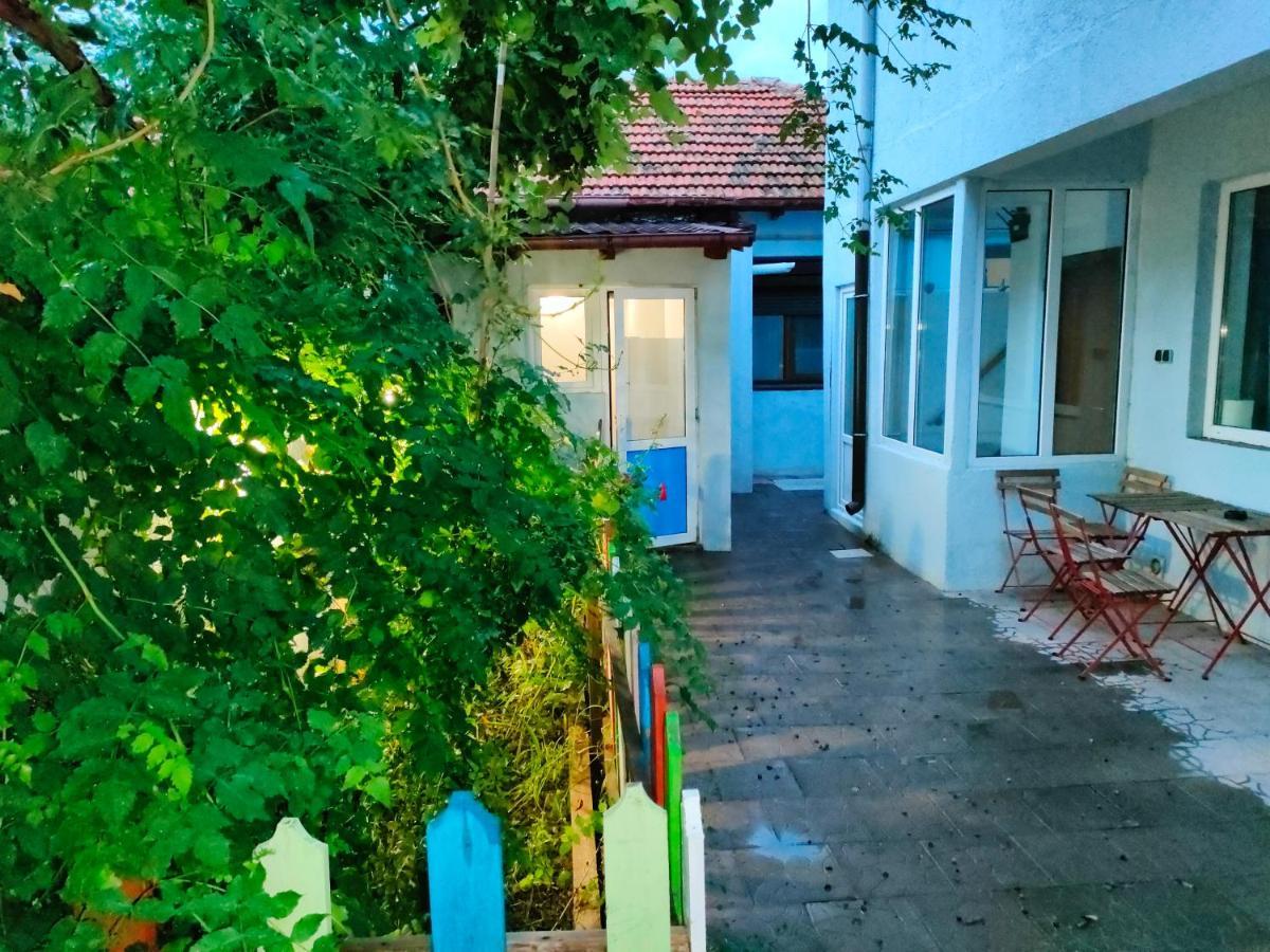 Ivavev Is Us Bythesea Constanţa Exterior foto